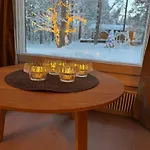 فيلة Arctic Near Santa Park *
